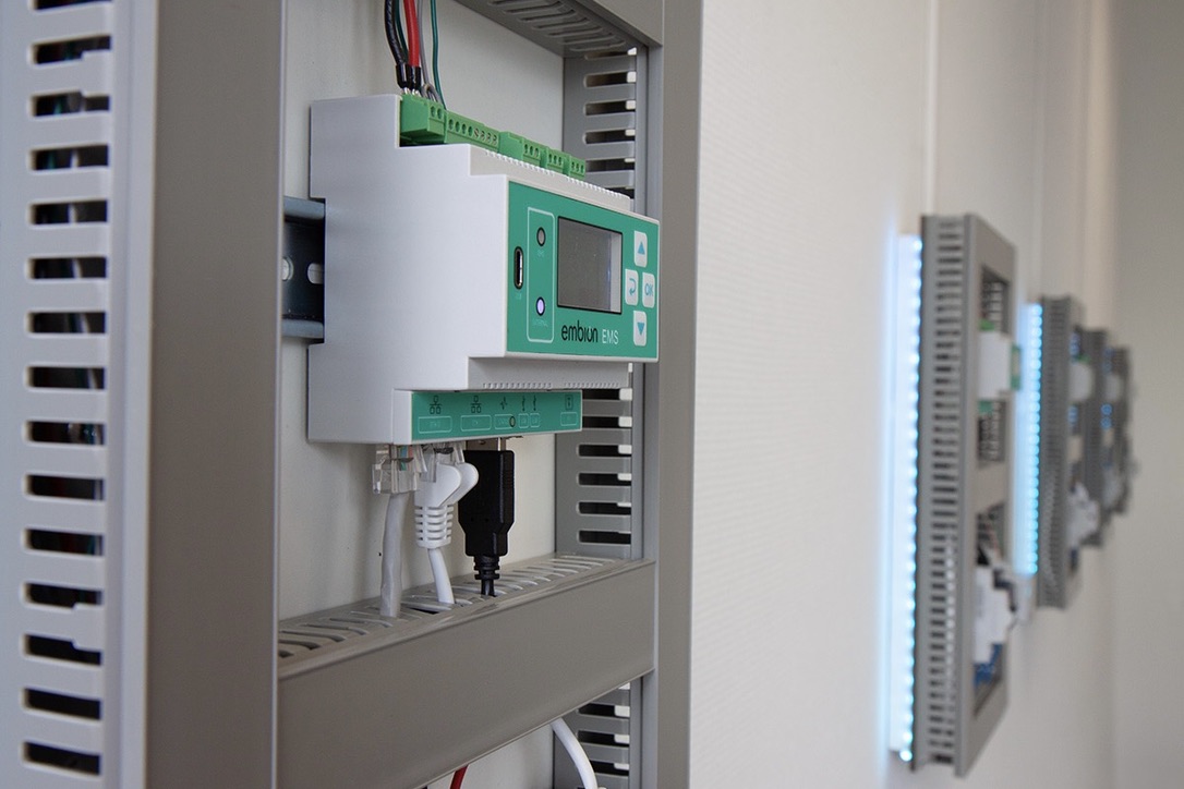 Het Embion EMS: compatibel met meer dan 70 merken en 330 apparaten